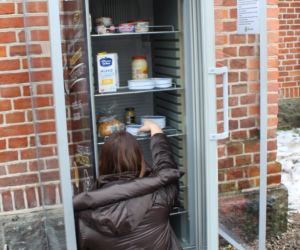 Kętrzyn: Lodówka społeczna już działa. Ma służyć osobom potrzebującym [ZDJĘCIA]