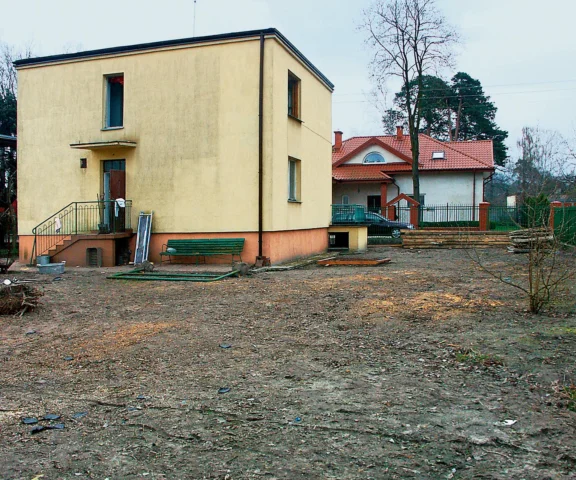 Metamorfoza kostki PRL: z małego domu powstała nowoczesna willa 238 m²