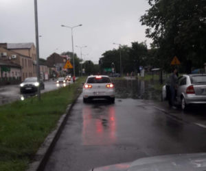 Gwałtowna ulewa nad Radomiem. Zalane i nieprzejezdne ulice! [ZDJĘCIA]