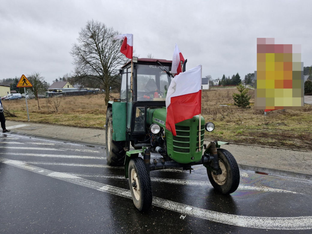 Rolnicy nie przepuścili chorego na serce dziennikarza przez blokadę