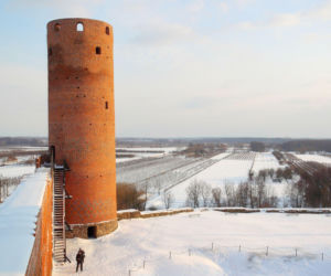 Gdzie pojechać w ferie zimowe 2026? Pomysły na wycieczki blisko Warszawy