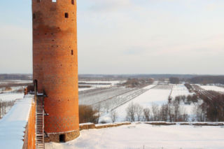 Gdzie pojechać w ferie zimowe 2026? Pomysły na wycieczki blisko Warszawy