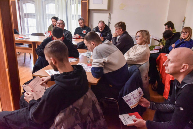 W Toruniu na siarczystym mrozie szkolą się cywile