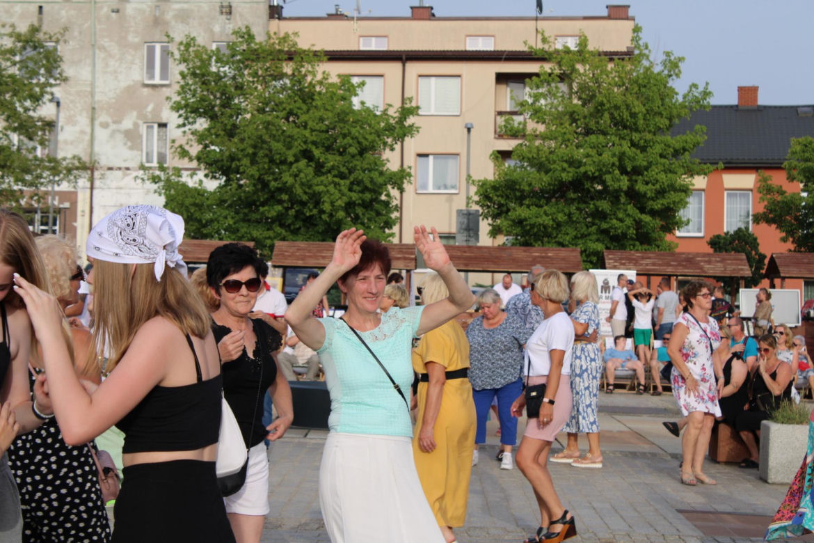 POTAŃCÓWKA NA RYNKU. Tak bawią się mieszkańcy Starachowic 06.2024