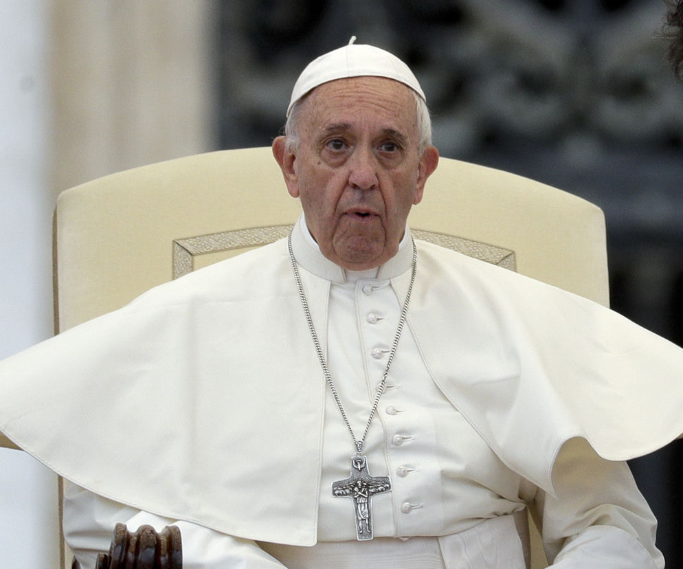  Papież SAMOTNY w Watykanie! Franciszka otaczają pedofile i narkomani w sutannach 