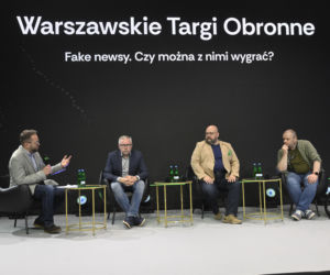 Warszawskie Targi Obronne. Scena Biała. Fake newsy. Czy można z nimi wygrać