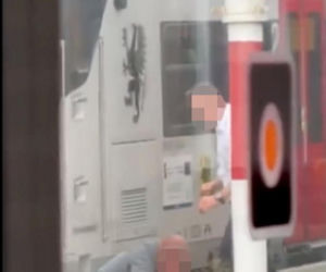 Szokujące sceny na peronie w Wejherowie! Bójka agresywnego pasażera z konduktorem