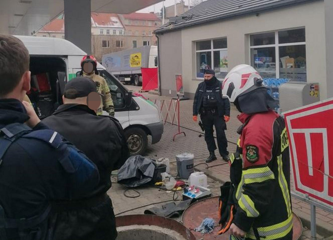 W czasie czyszczenia zbiornika doszło do wybuchu na stacji benzynowej. Zginą mieszkaniec Miasteczka Śląskiego