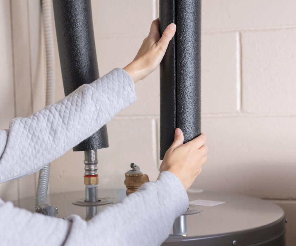 Izolacja rur ciepłej wody – przewodnik po materiałach i praktyczne wskazówki