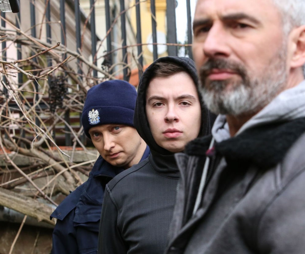 Ojciec Mateusz 23 sezon odc. 296. Antoni Dziubak (Bartłomiej Firlet), Konrad Milo (Jacek Kopczyński),