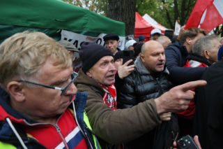 Skandal przed Trybunałem Konstytucyjnym pod lupą prokuratury. W tle obrażanie mundurowych i premiera