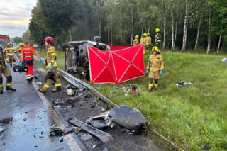 Tragiczny wypadek na DK10. Bus zderzył się z ciężarówką. Kierowca zginął na miejscu