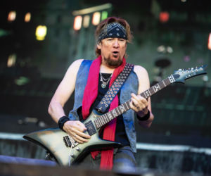 Muzycy Iron Maiden postawili na nowoczesną scenografię na koncertach. Co o tym sądzi Adrian Smith? 