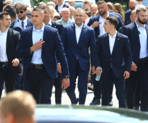 Nawrocki na procesji z rodziną
