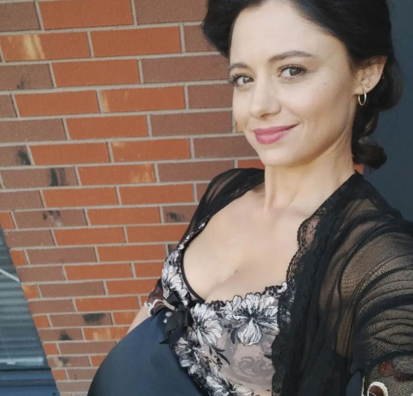 Gwiazda M jak miłość w zaawansowanej ciąży?! To zdjęcie Adriany kalskiej zelektryzowało fanów. Co na to Mikołaj Roznerski? - ZDJĘCIA