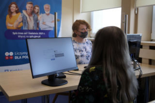 Ilu Polaków i Polek żyje w Polsce, a ilu obywateli identyfikuje się z inną narodowością?