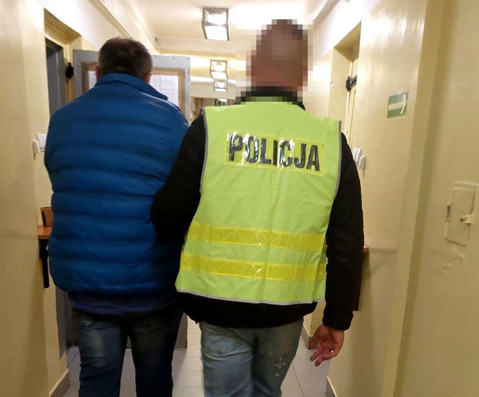 44-latek wpadł w szał! Łopatą do śniegu niszczył wszystko na swojej drodze