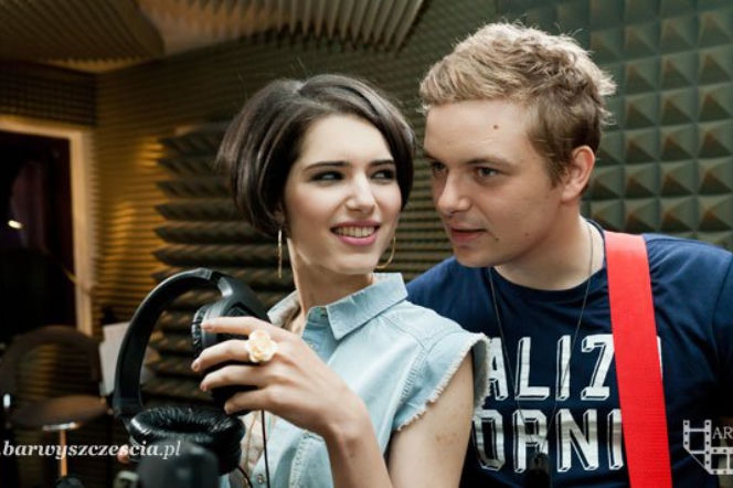 BARWY SZCZĘŚCIA: Hubert (Marek Molak), Tina (Michalina Olszańska)