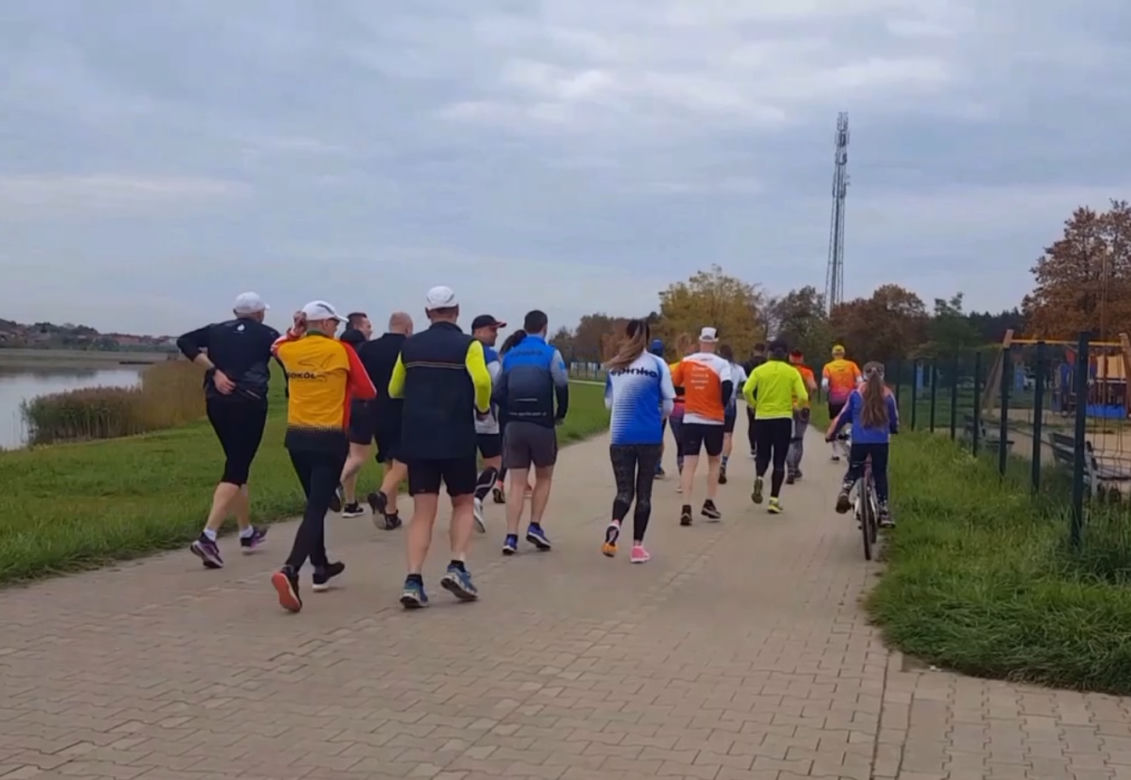 W 10 dni zrobił "10 Maratonów dla Madzi". Biegał między innymi nad zalewem w Rydzynie