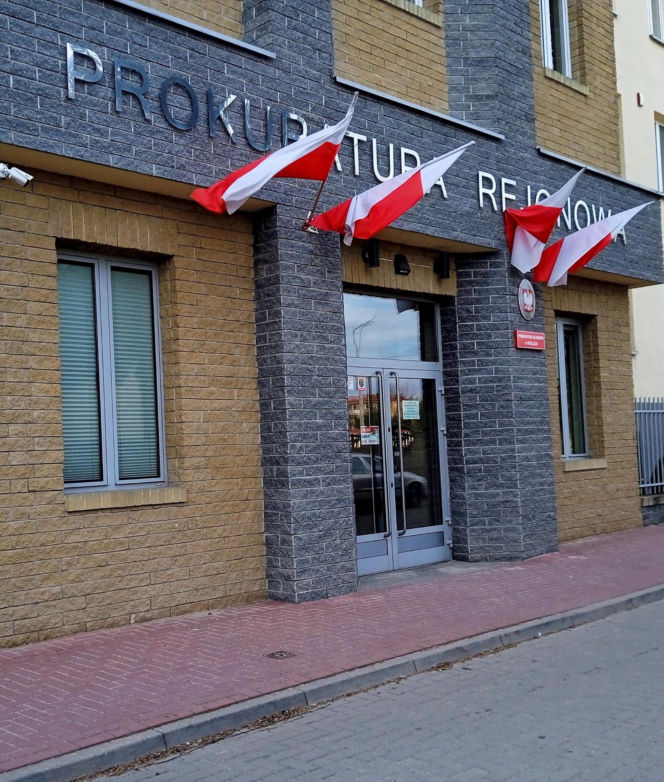 Atak na wójt Starej Kornicy. Mężczyzna usłyszał zarzuty