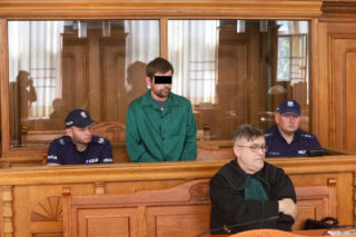 Zatłukł ukochaną i ogolił na łyso. Nie przyznaje się. bo ma słabą pamięć