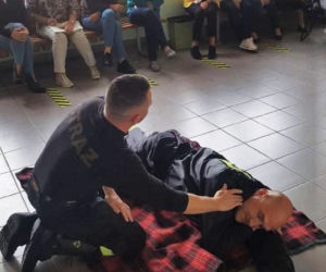 W szkołach bezpieczniej. Strażacy uczą pierwszej pomocy