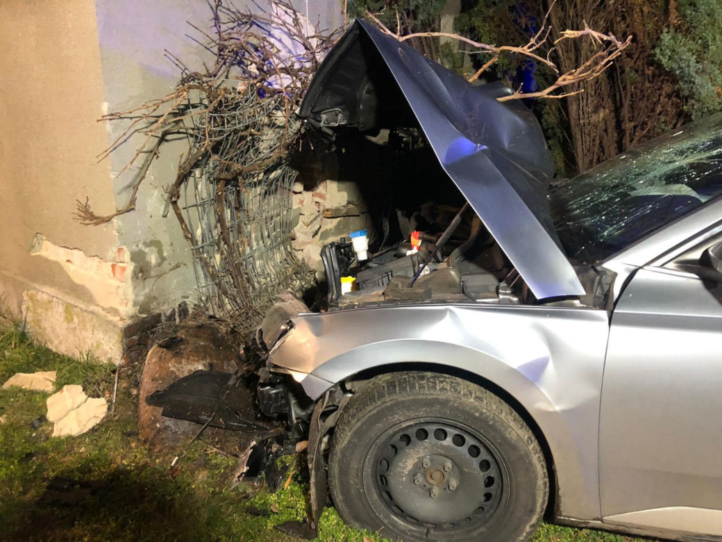 W Pobielu w pow. górowskim ministrant rozbił auto księdza