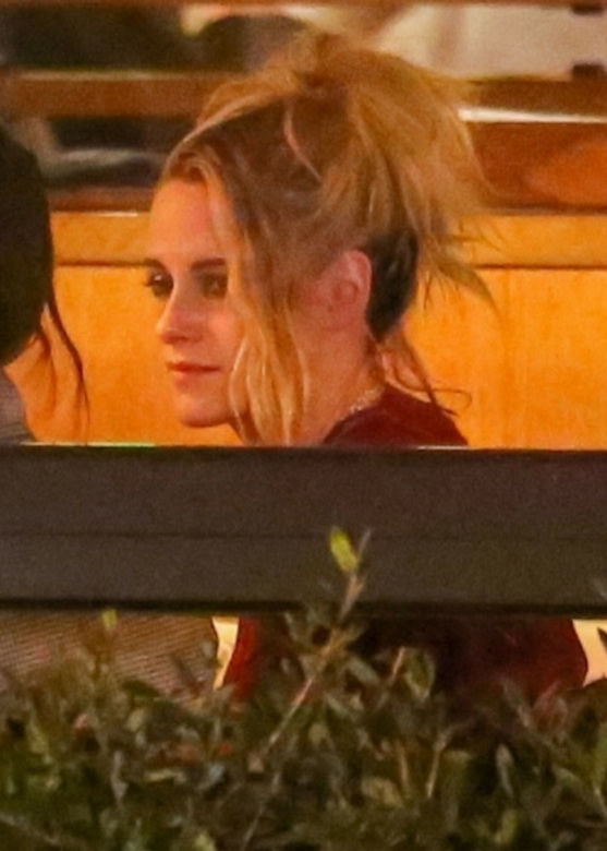 Kristen Stewart i Ashley Benson na kolacji