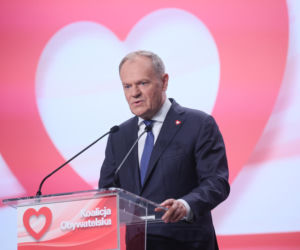 Tusk: świat się rozsypuje! Mocne słowa o Putinie i Kaczyńskim