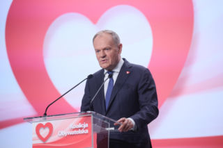 Tusk: świat się rozsypuje! Mocne słowa o Putinie i Kaczyńskim