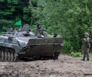 Gąsienicowy transporter pływający PTS-M oraz BWP-1