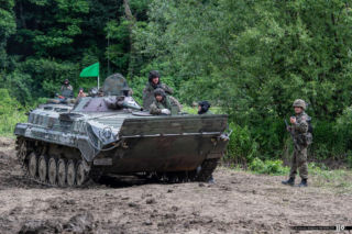 Gąsienicowy transporter pływający PTS-M oraz BWP-1