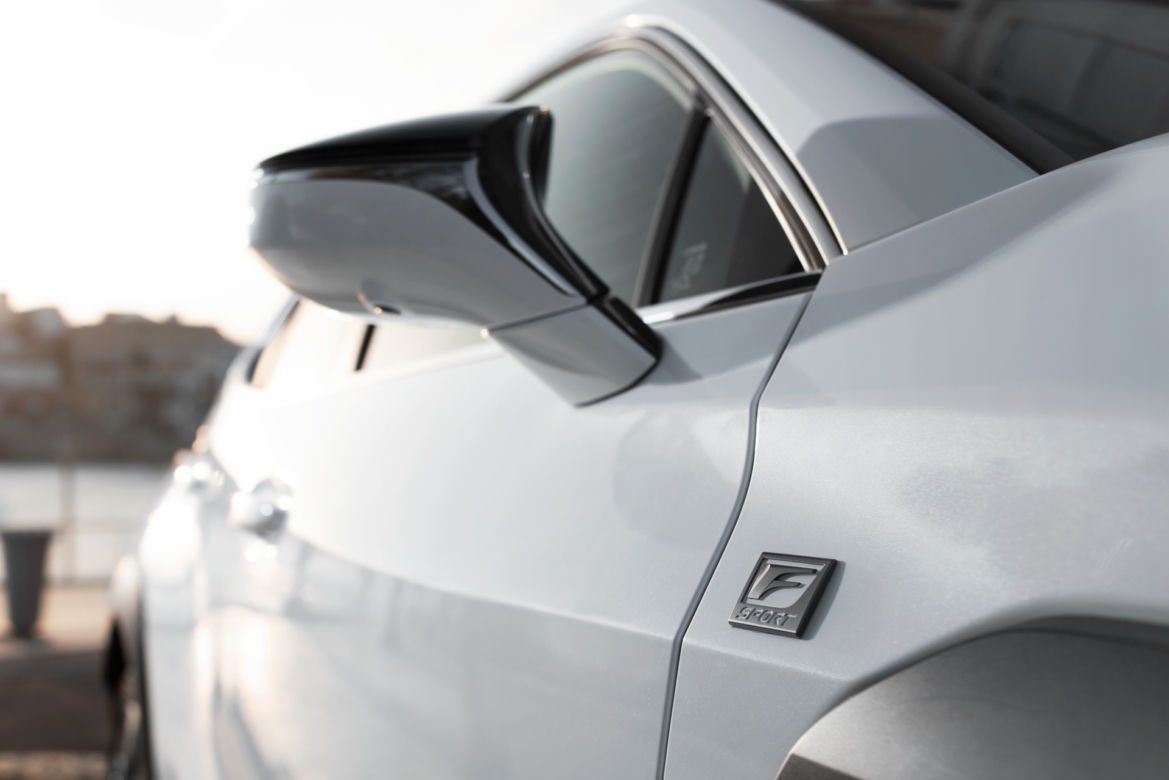 Lexus UX 250h E-Four F Sport