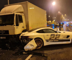 Wypadek na Wale Miedzeszyńskim. Rozbił się mercedes za milion złotych