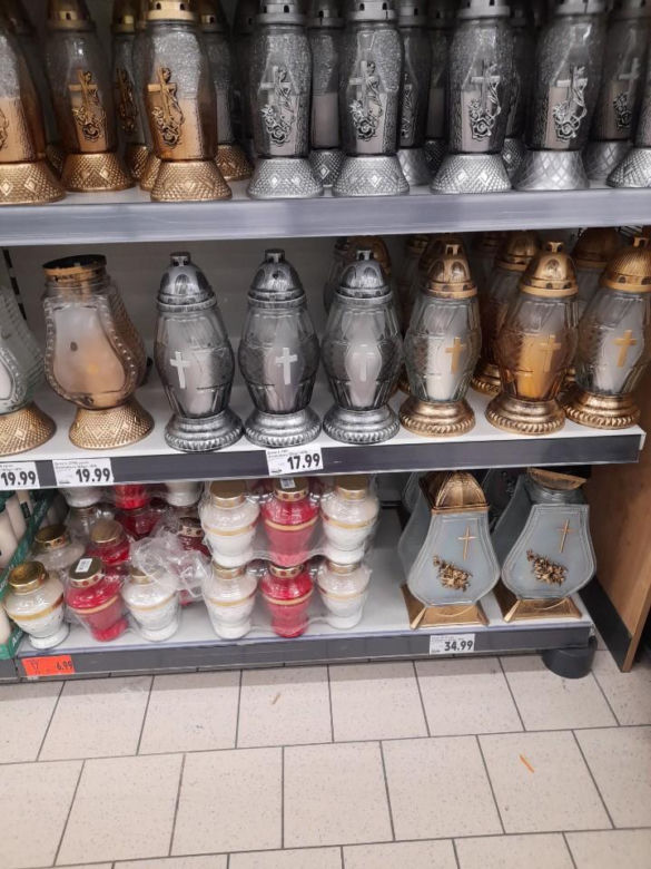Ceny, kwiaty i znicze