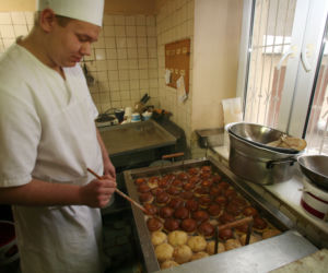 Tak się robi pączki