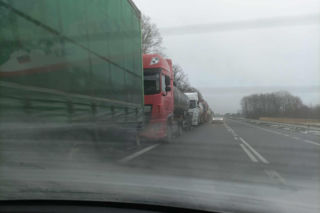 Kolejki na granicy, w tle alerty RCB! Odprawy wstrzymywane