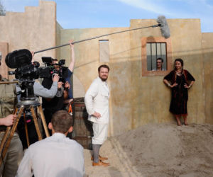 Bodo odc. 9. Eugeniusz Bodo (Tomasz Schuchardt), Adam Brodzisz (Mateusz Damięcki), Nora Ney (Anna Próchniak)
