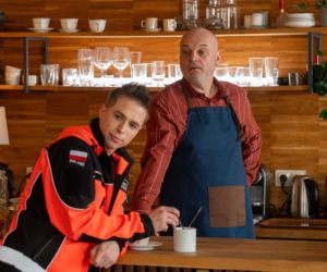 Na sygnale, odc. 916 po wakacjach. Britney (Paulina Zwierz), Alek (Adam Turczyk)