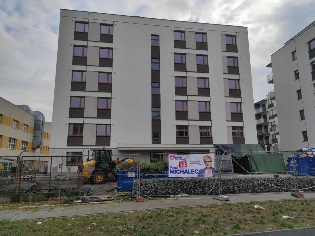 Warszawa po wyborach. Tu wciąż wiszą plakaty wyborcze. Kandydaci, nie śpimy, sprzątamy!