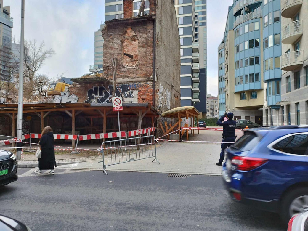 Deweloper wyburzył kamienicę przy Łuckiej 8 mimo protestów