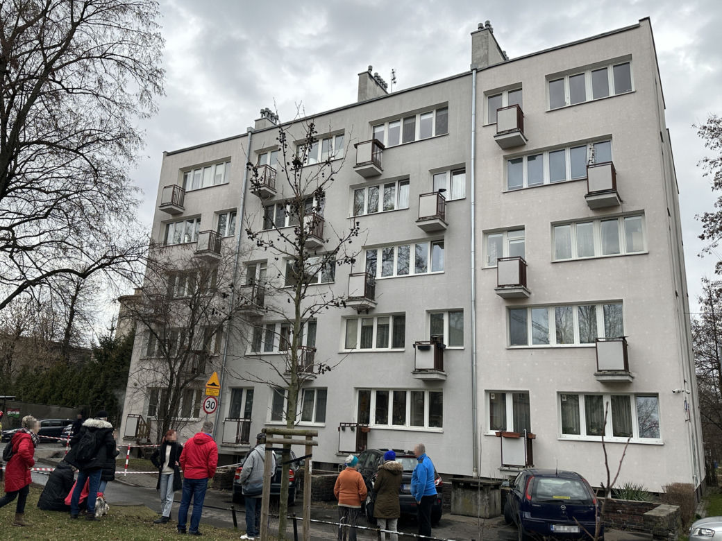 Na głowę dziecka wylał się wrzątek. Makabryczna awaria sieci wodociągowej na Woli. Jedna osoba ranna