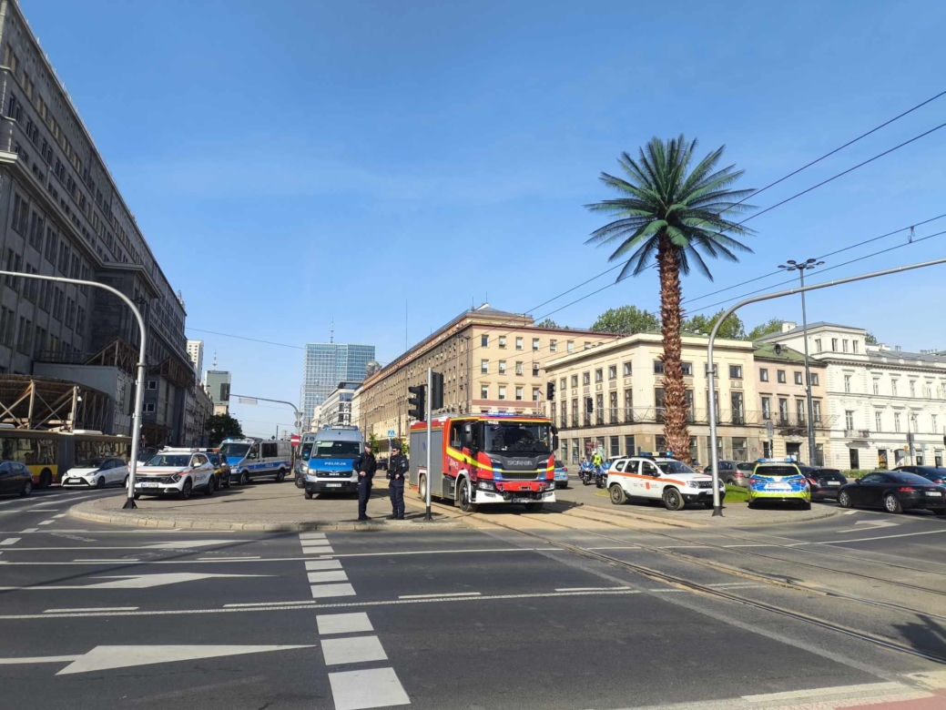 Zderzenie tramwajów w centrum Warszawy. 13 osób rannych, ruch tramwajowy wstrzymany