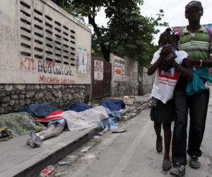 Makabra!  Trupy i sieroty na Haiti 