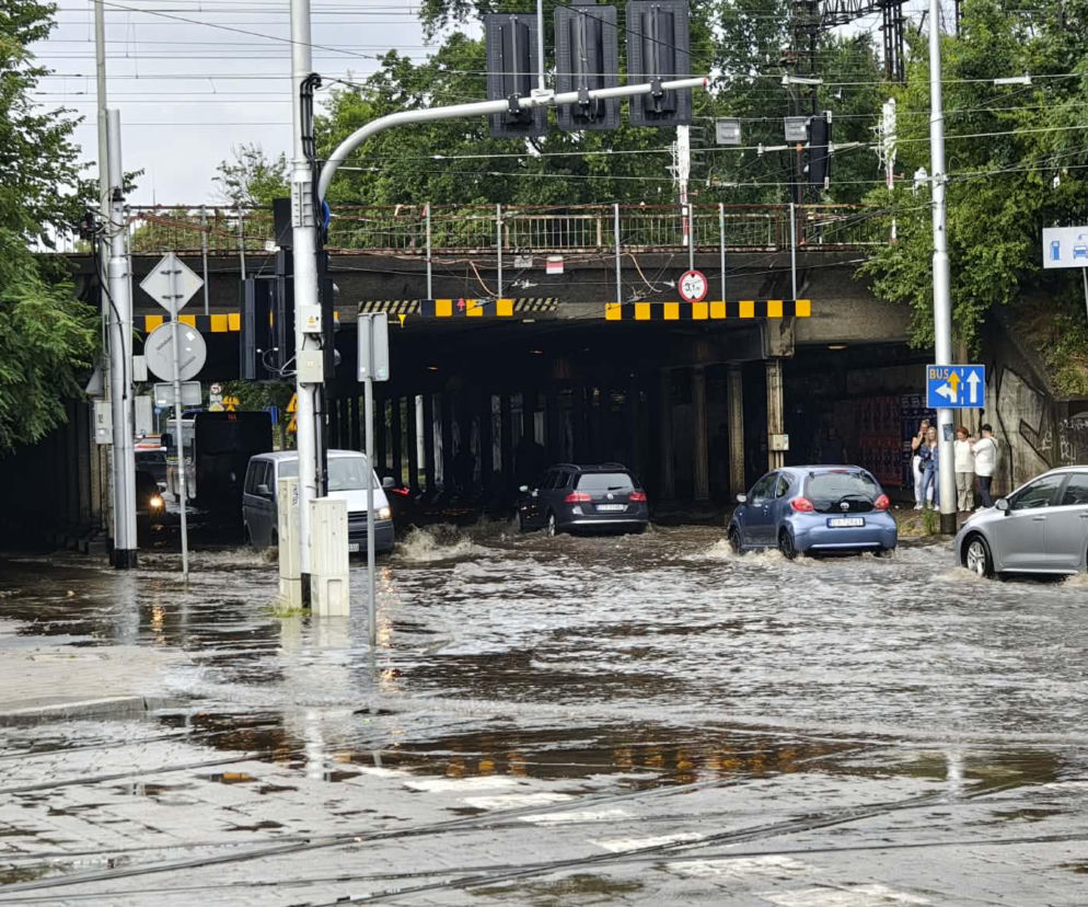 Wrocław tonie po nawałnicy! Ogromne utrudnienia i zalane ulice
