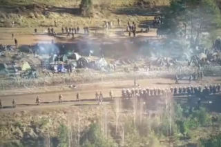 Kryzys na granicy. Policja pokazała nagranie z helikoptera. Aktualna sytuacja [WIDEO]
