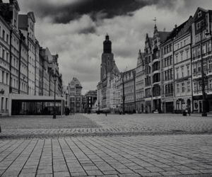 Wrocław w czasie epidemii - opustoszałe centrum miasta