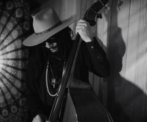 To ten rockowy muzyk zmienił koncepcję gitary rytmicznej i prowadzącej. Tak uważa legendarny producent