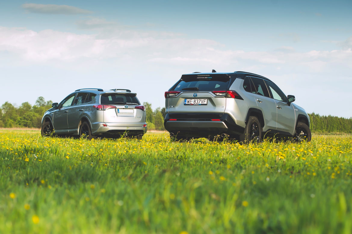 Toyota RAV4 piąta generacja & Toyota RAV4 czwarta generacja