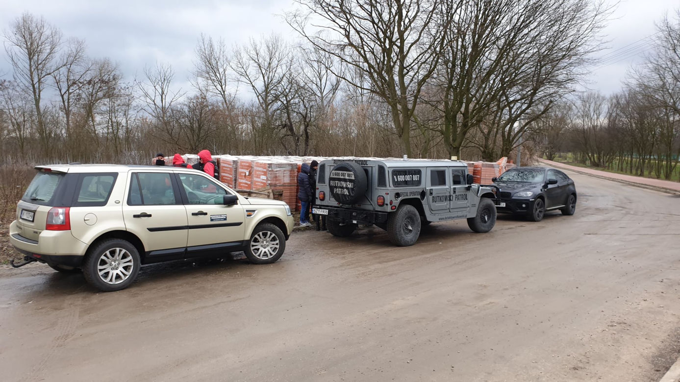 Rutkowski Patrol przeczesuje jezioro i las w Piotrkowie, szukają 32-latka